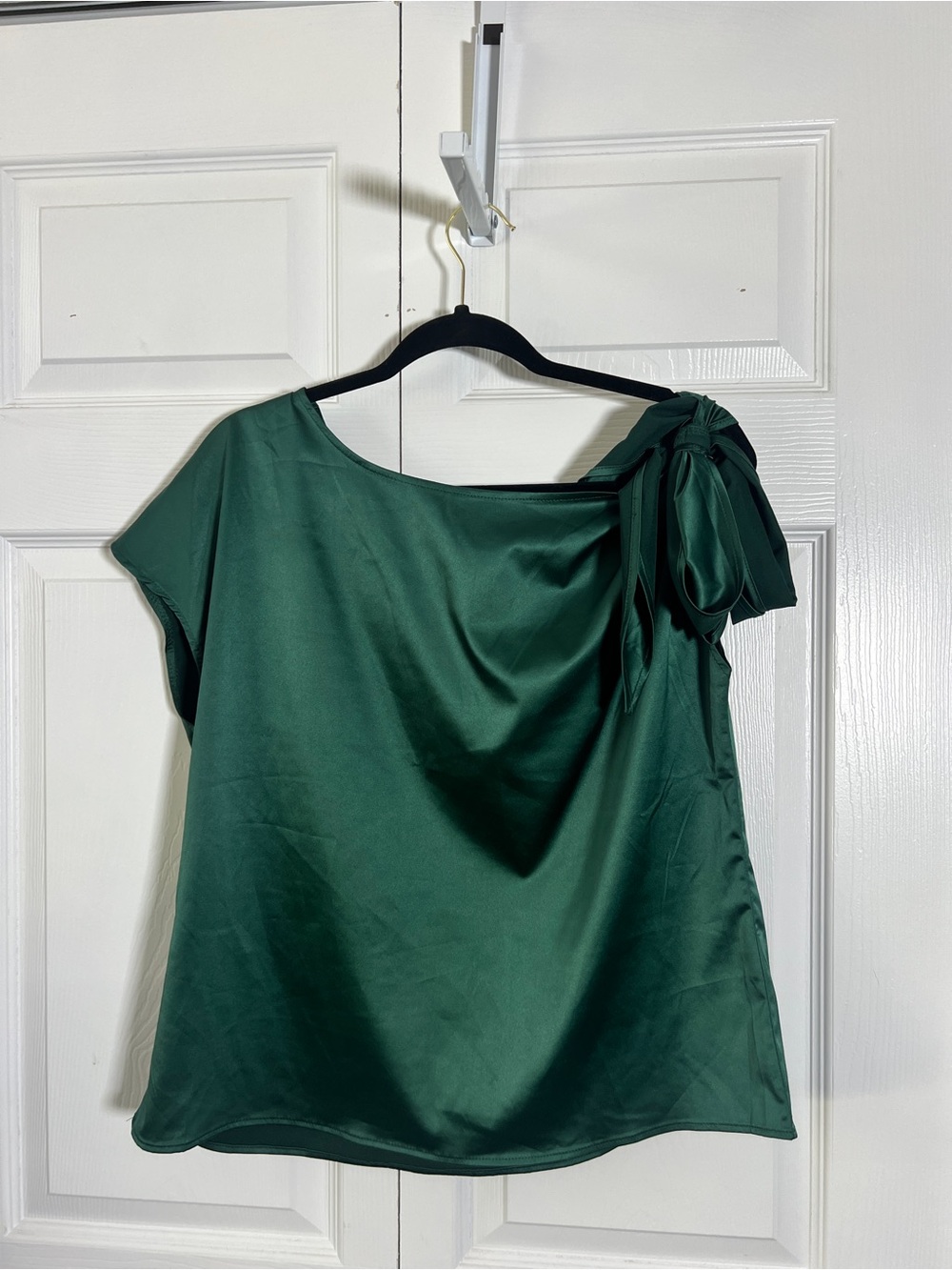 Women's Emerald Green One-Shoulder Bow Satin Top